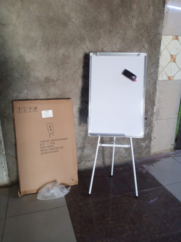 Flip Chart Stand Board + Free Eraser 90cm x 60cm (3ft x 2ft) - Image 2