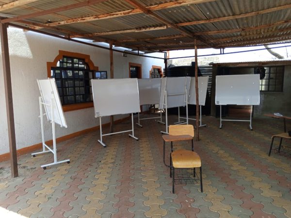 White Board Stand With Lockable Castor Wheels 240cm x 120cm (8ft x 4ft) - Image 3